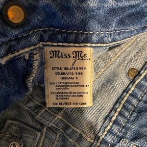 Size 27 Miss Me shorts